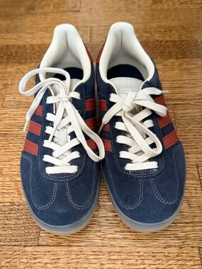 Adidas: GAZELLE Indoor Shoes size 6.5 men / 8 women Navy Suede w/Red 3 stripes